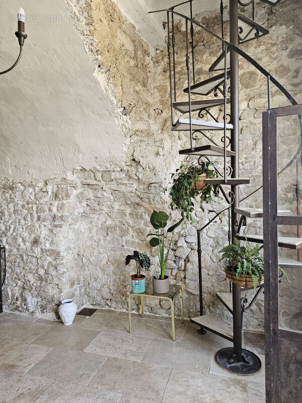 Maison à LA ROQUE-D'ANTHERON