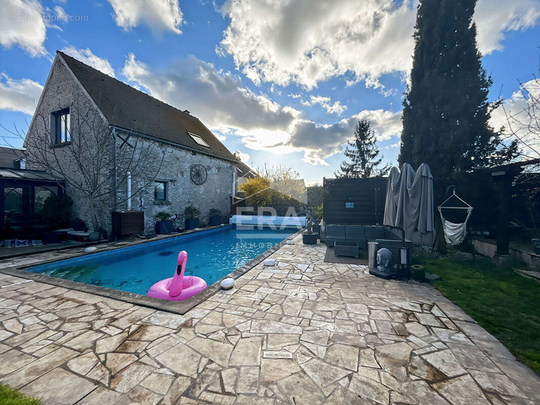 Maison à SAINT-ESCOBILLE