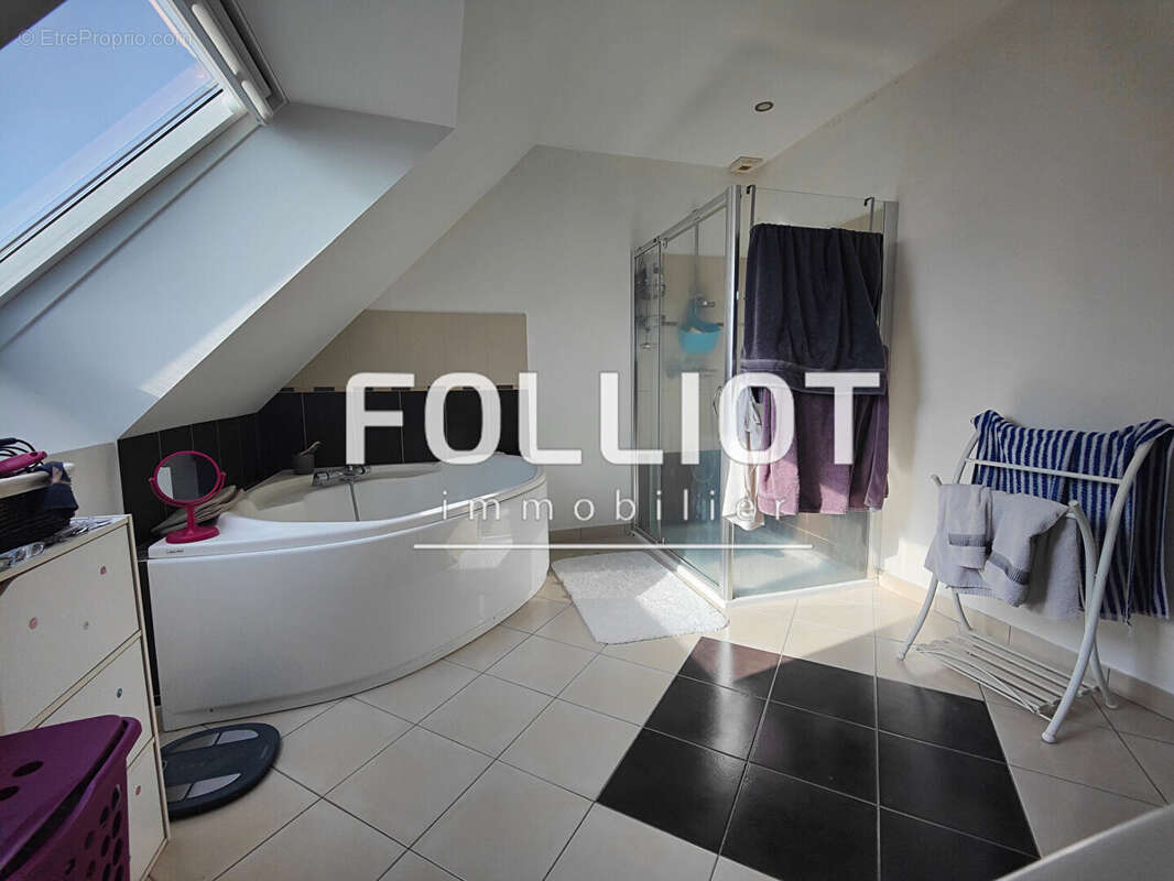 Maison à CONDE-SUR-VIRE