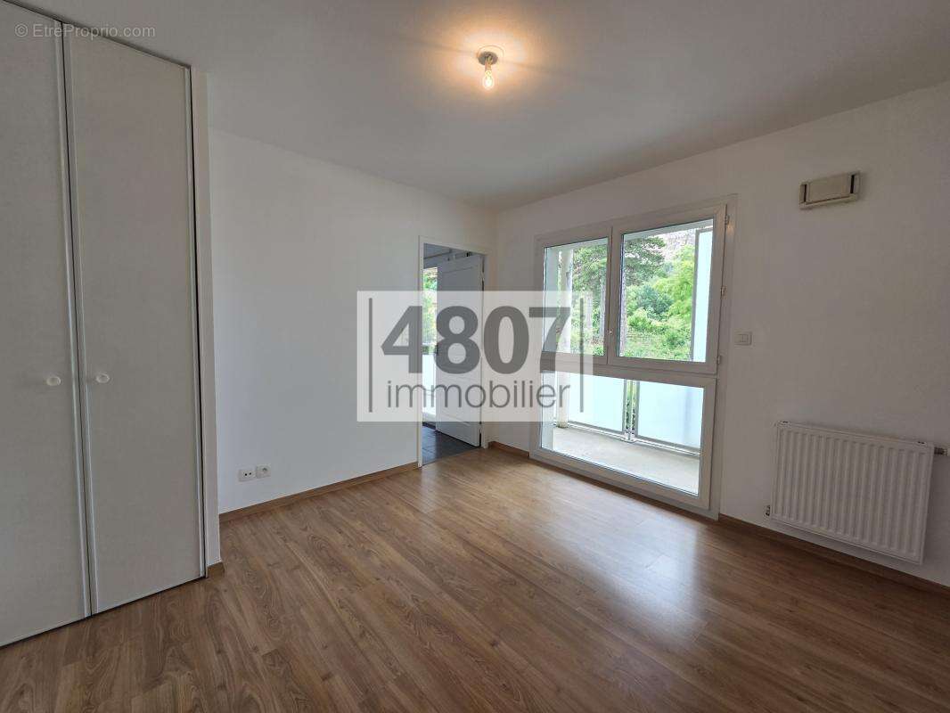 Appartement à ETREMBIERES
