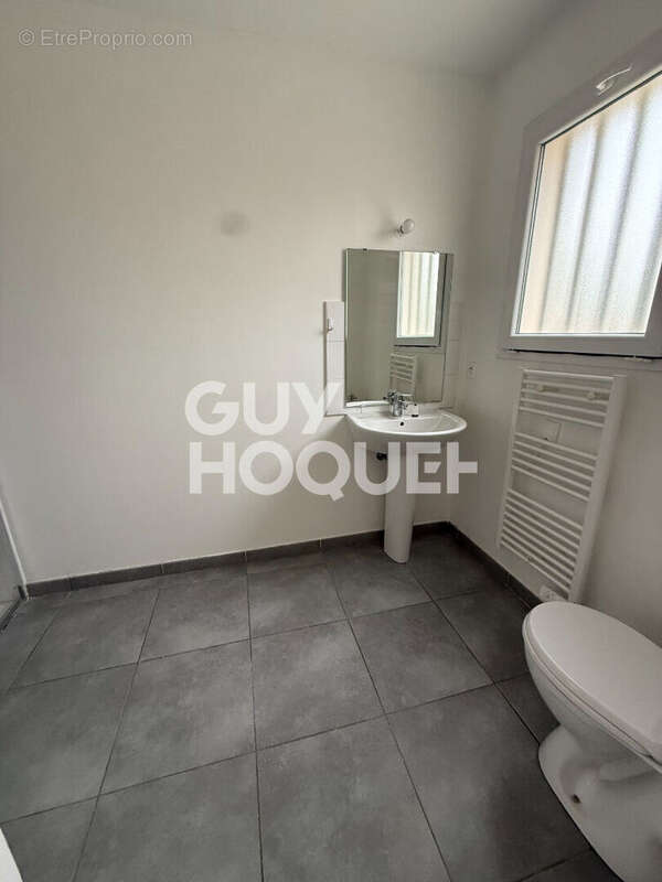 A vendre à PEZILLA LA RIVIERE (66370)  Maison F5 de 90 m² avec jardin et garage. - photo 3
