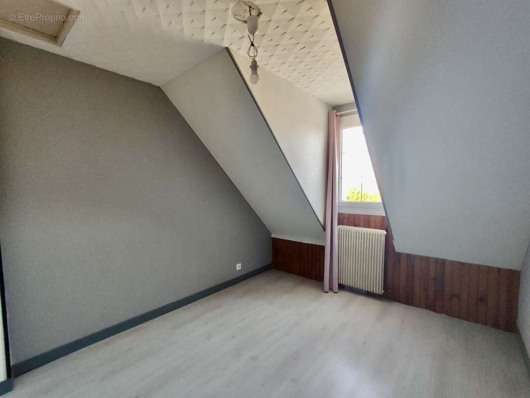 Maison à CHEVILLON-SUR-HUILLARD