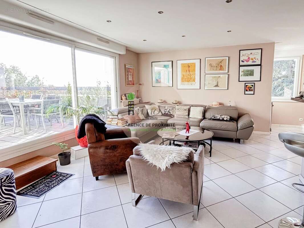 Appartement à RILLIEUX-LA-PAPE