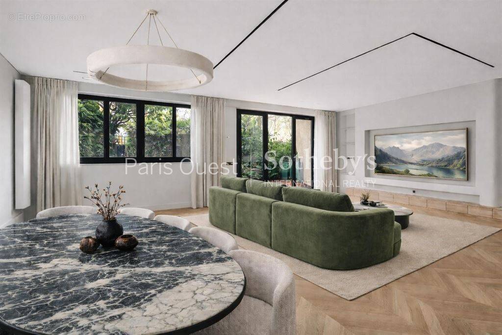 Appartement à PARIS-16E