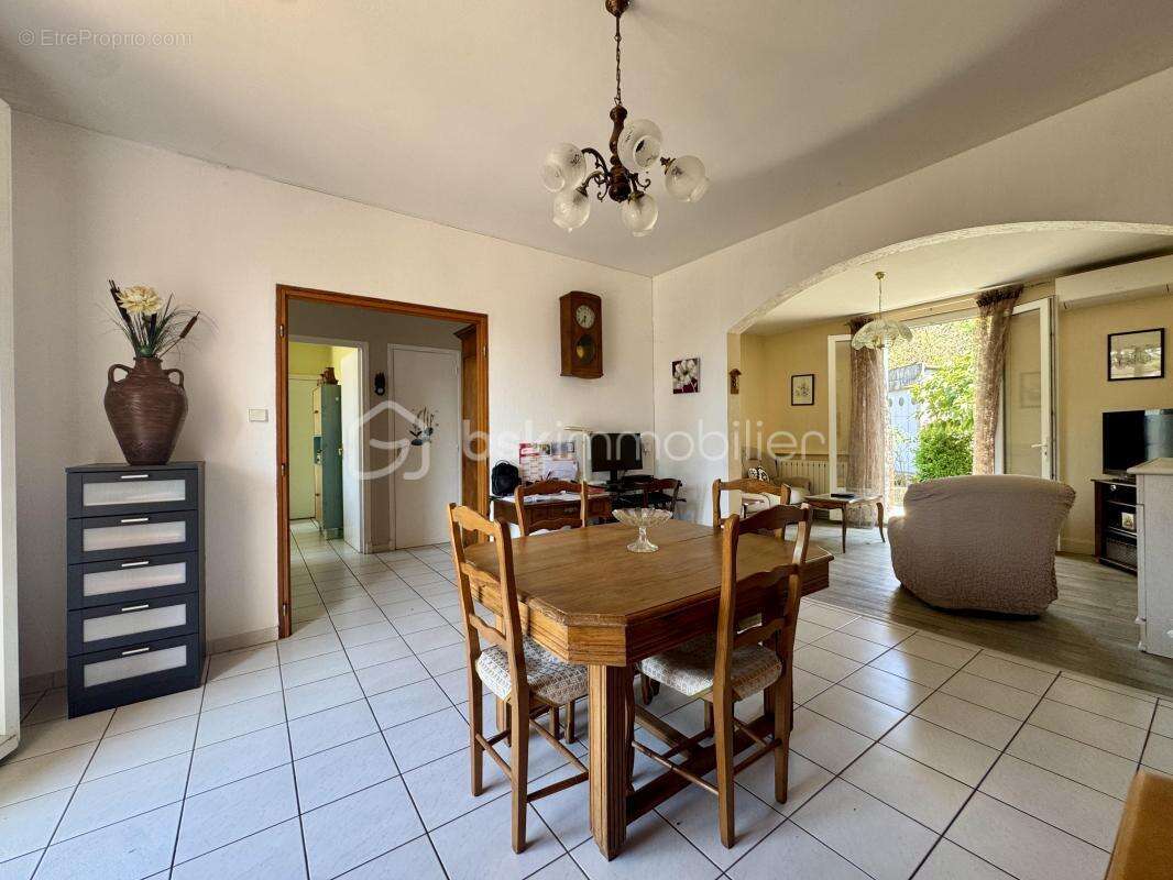 Maison 108m2 habitables 3 chambres avec garages et jardin - photo 8