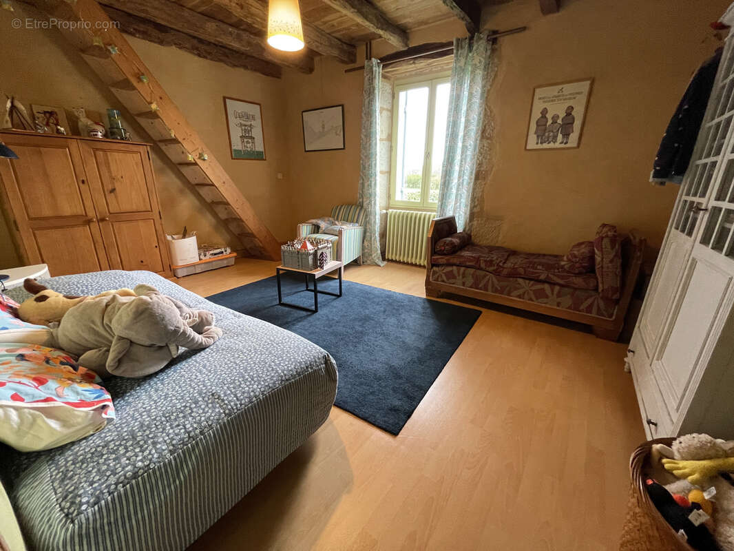 Maison à CHAMPCEVINEL