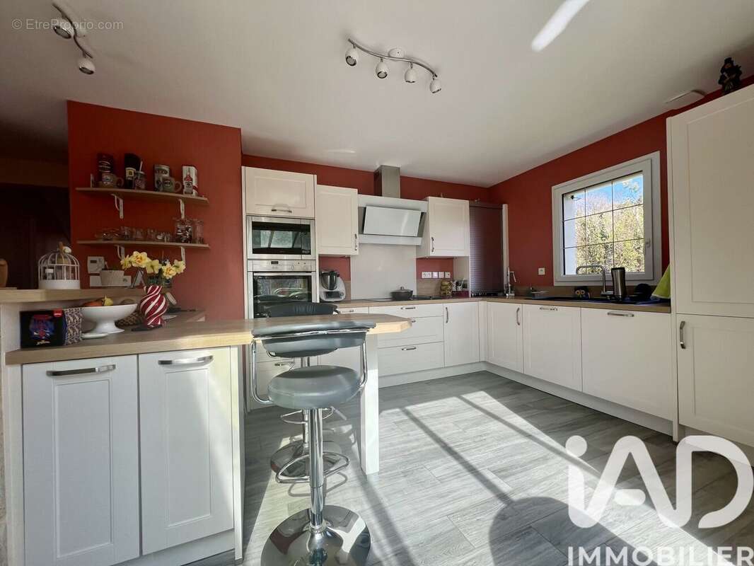Maison 149 m² à La Barre-De-Semilly  - photo 8