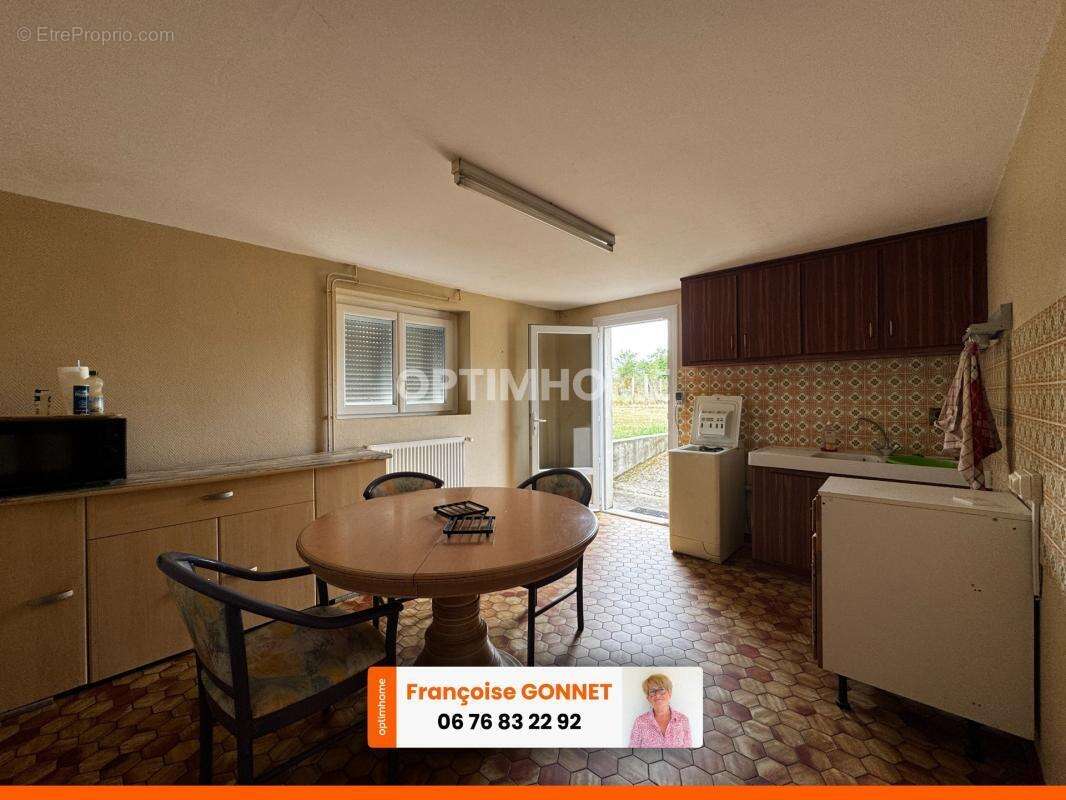 Maison 215 m² - 5 chambres - Terrain 4 200 m² - Piscine - 257 000 € - SAINT PIERRE LES ETIEUX - 18200 - photo 14