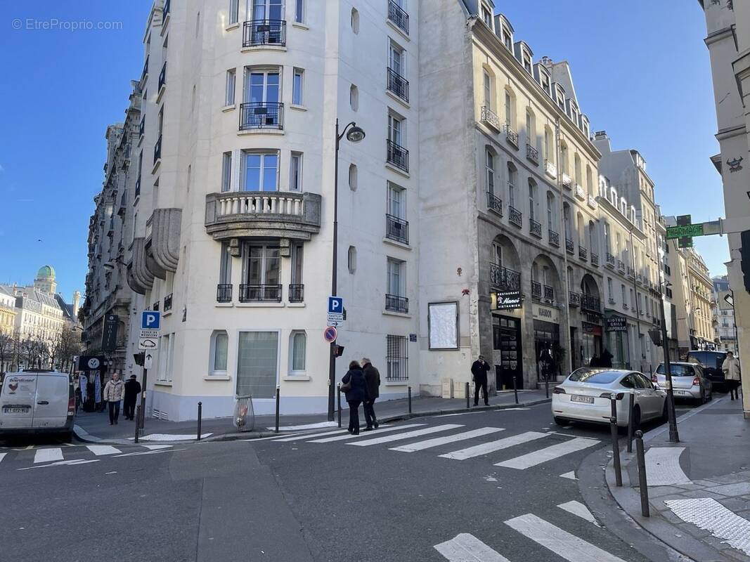Autre à PARIS-6E
