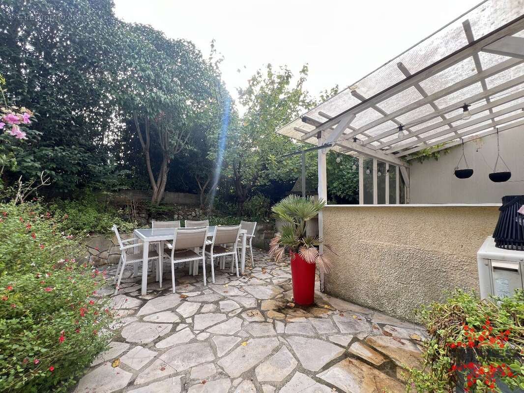 Maison à NISSAN-LEZ-ENSERUNE