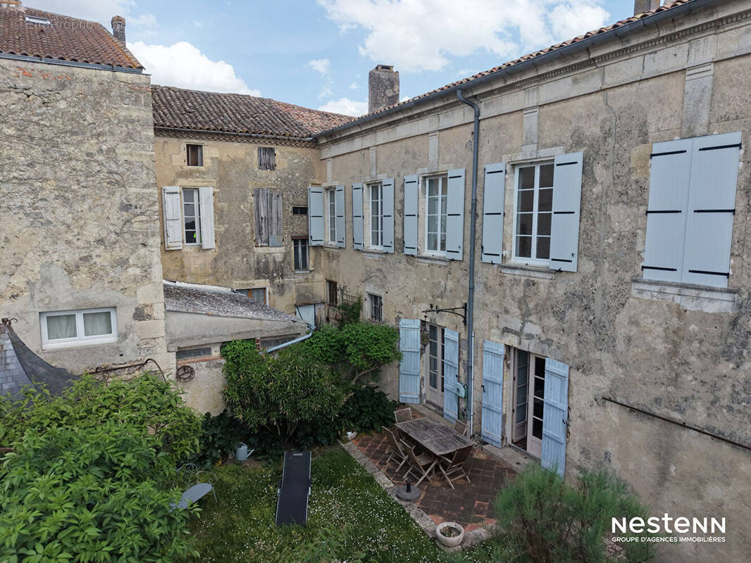Maison à MEZIN