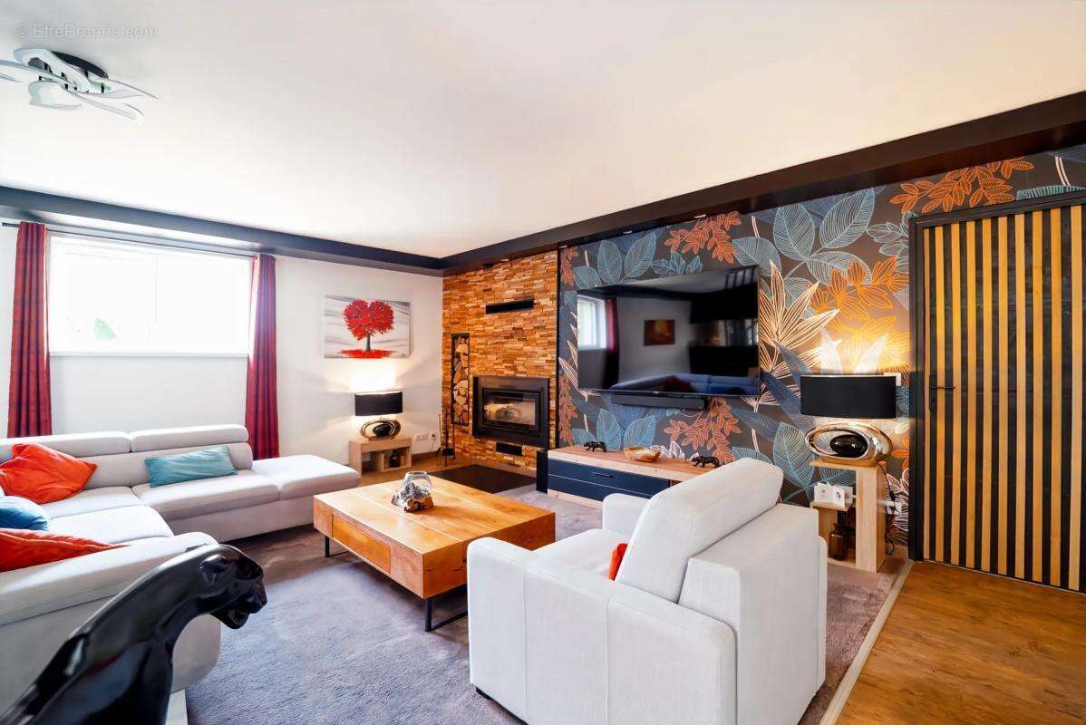 Maison à DOMPIERRE-SUR-VEYLE