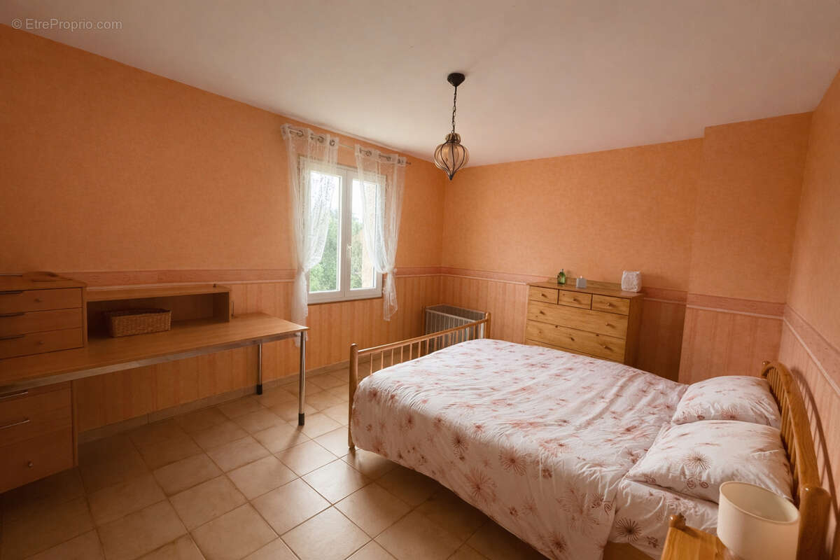 **Maison (165m² avec 4 Chambres) ** Six-Fours-les-plages (83140-Le Brusc) ** Piscine ** Garage double ** - photo 6