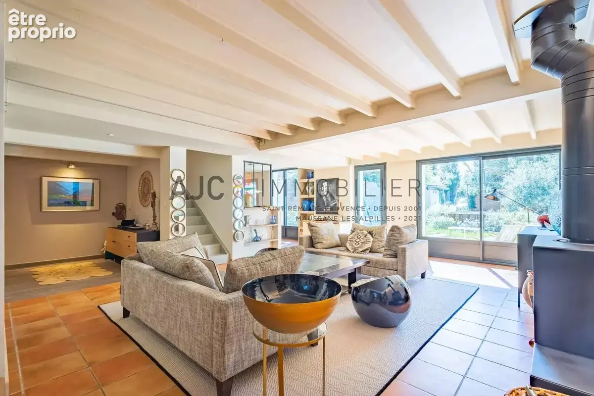 Saint-Rémy-de-Provence – À pied du centre, une maison rénovée au charme de la campagne - photo 3