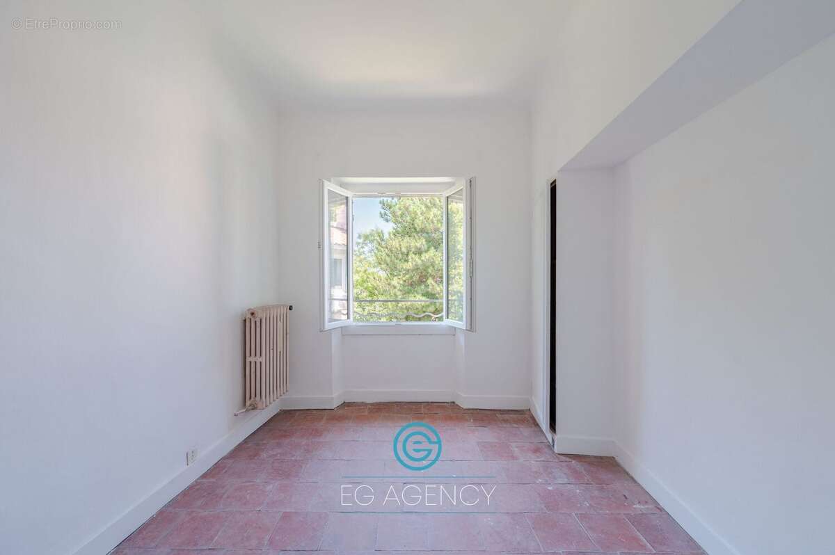 Maison 280 m² à Marseille-12e  - photo 2
