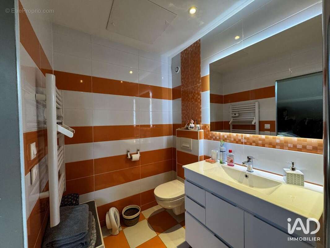 Maison 172 m² à Saint-Bonnet-Sur-Gironde  - photo 8