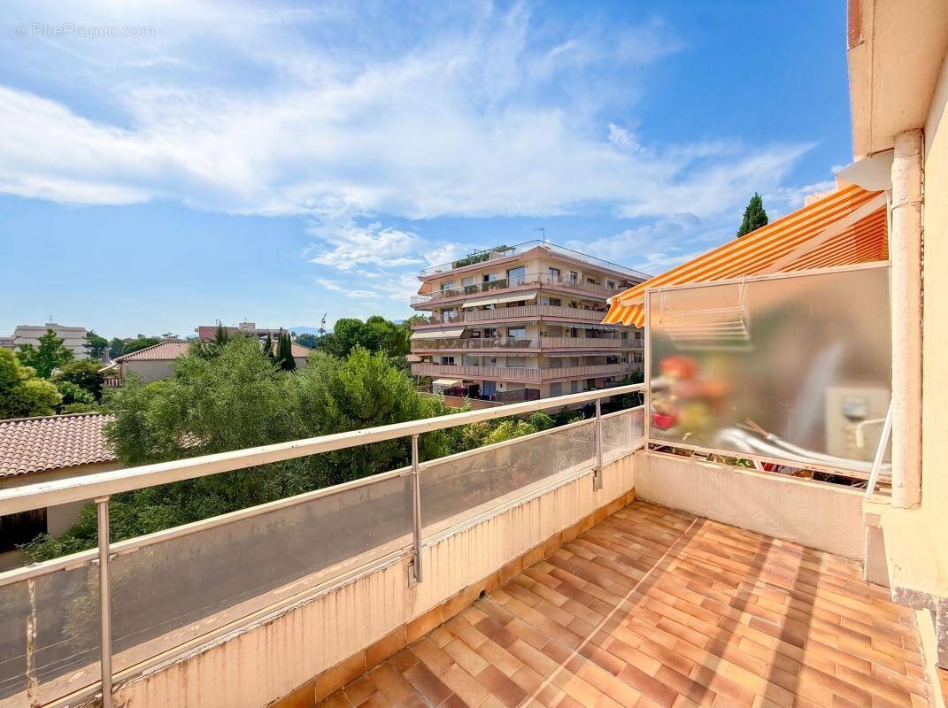 Appartement à SAINT-LAURENT-DU-VAR