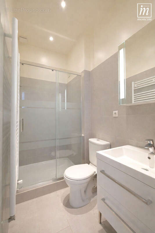 Appartement à PARIS-8E