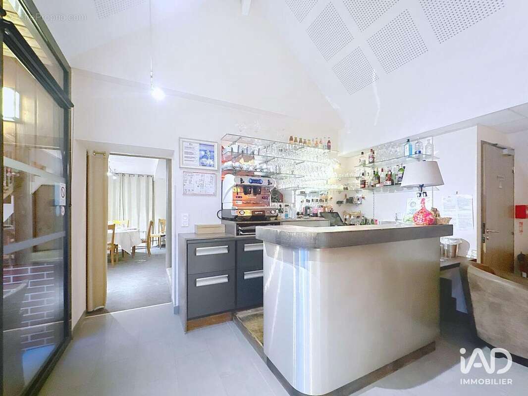 Photo 2 - Commerce à CARANTILLY