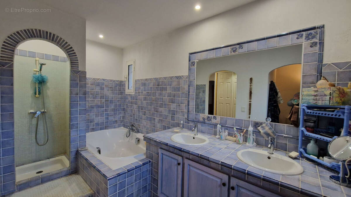 Maison à LE CANNET-DES-MAURES