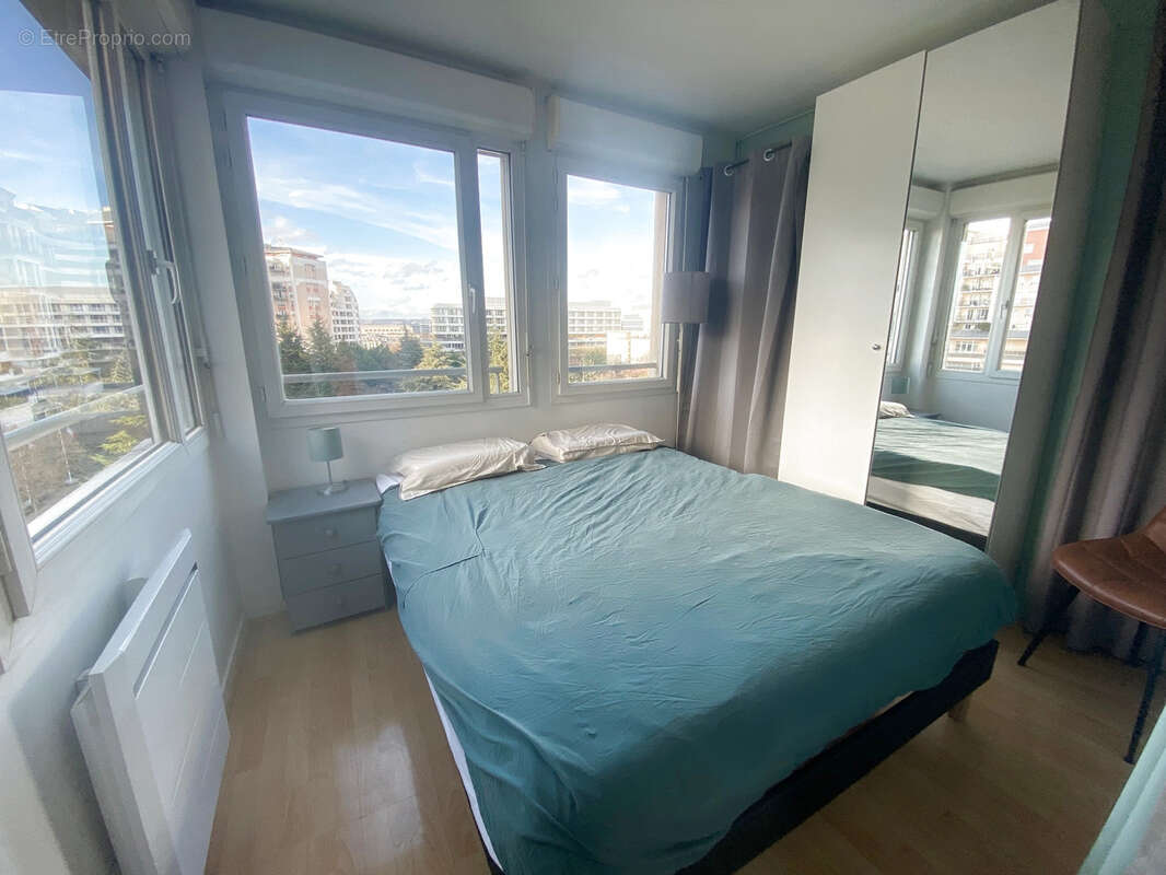 Appartement à COURBEVOIE