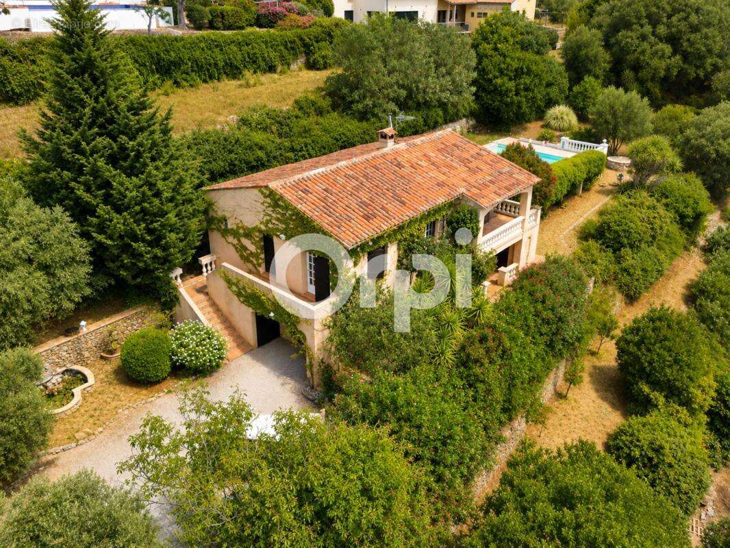 Villa individuelle a rafraichir - habitation + dependance + garage + annexes - vue imprenable - piscine a renover - terrain clos - photo 3