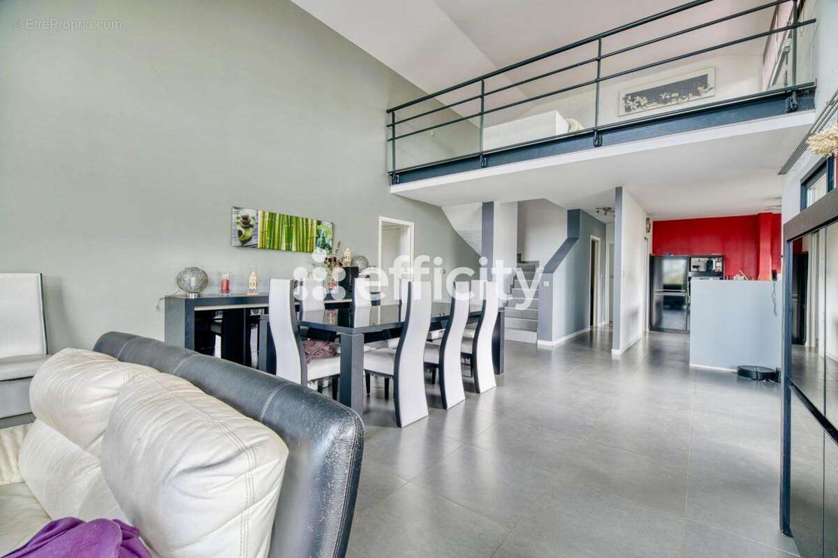 Maison à LACROIX-FALGARDE