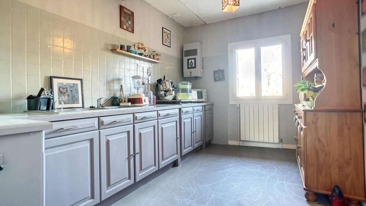 Maison 250 m² à Mas-Saintes-Puelles  - photo 4