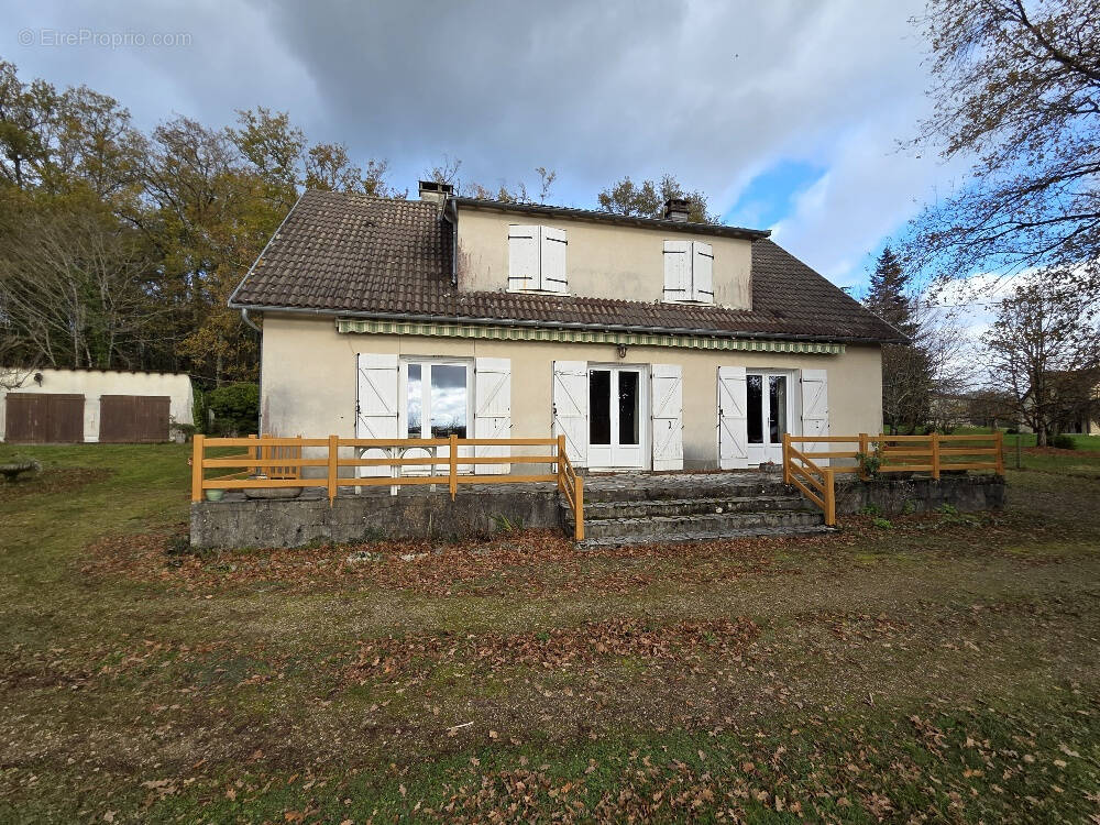 Maison à SAINT-MEDARD-D&#039;EXCIDEUIL