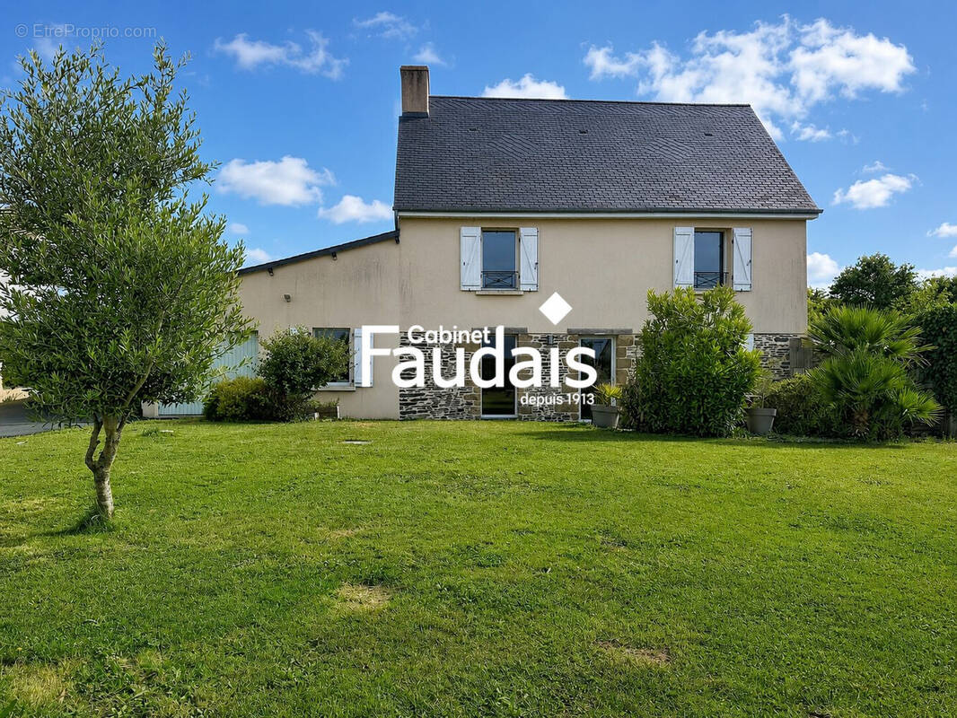 Maison à CONDE-SUR-VIRE