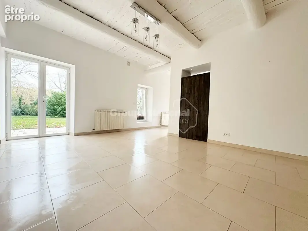 Grans: magnifique mas en pierre de 130 m2- 5 pièces - Terrain 2 600 m² - photo 6