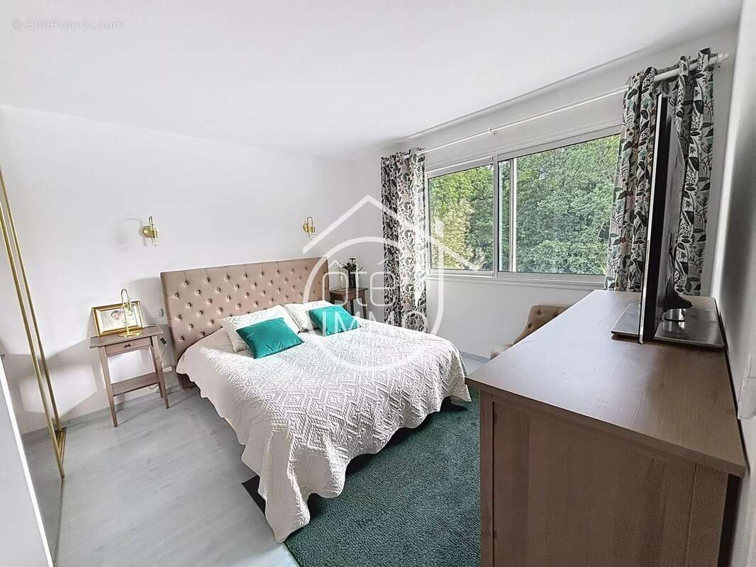 GUILLAC - Superbe propriété de 163 m2 de plain-pied avec piscine - photo 9