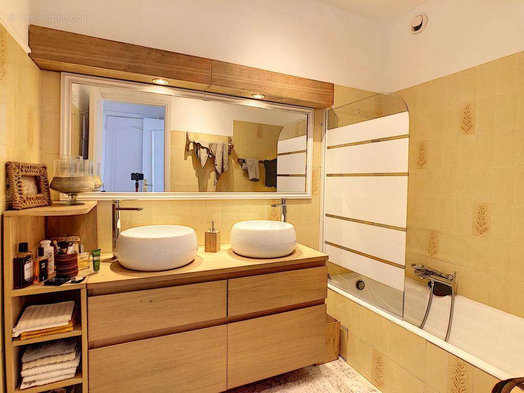 Appartement à VALLAURIS