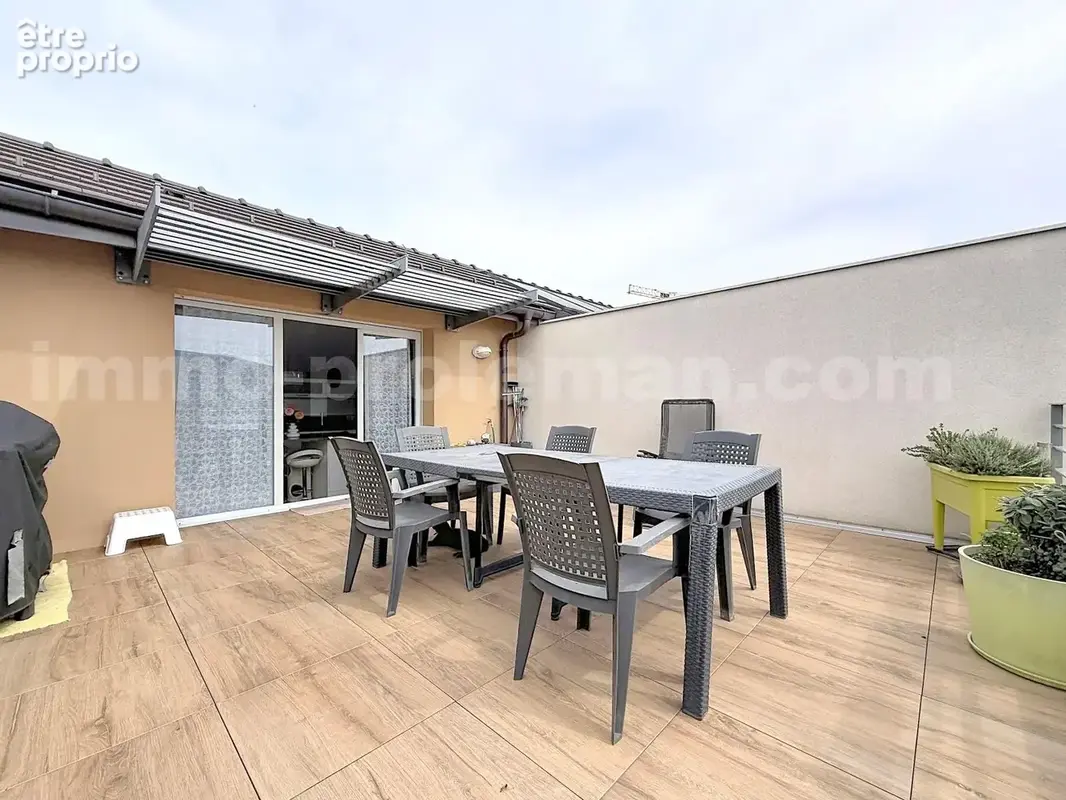 Appartement_T4_Ville_la_grand_Genève_Ceva_tram_Suisse__attique_famille_terrasse_