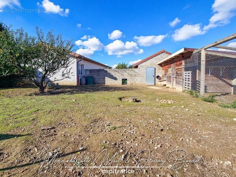 Grande maison familiale avec logement indépendant, garages et dépendances - photo 32