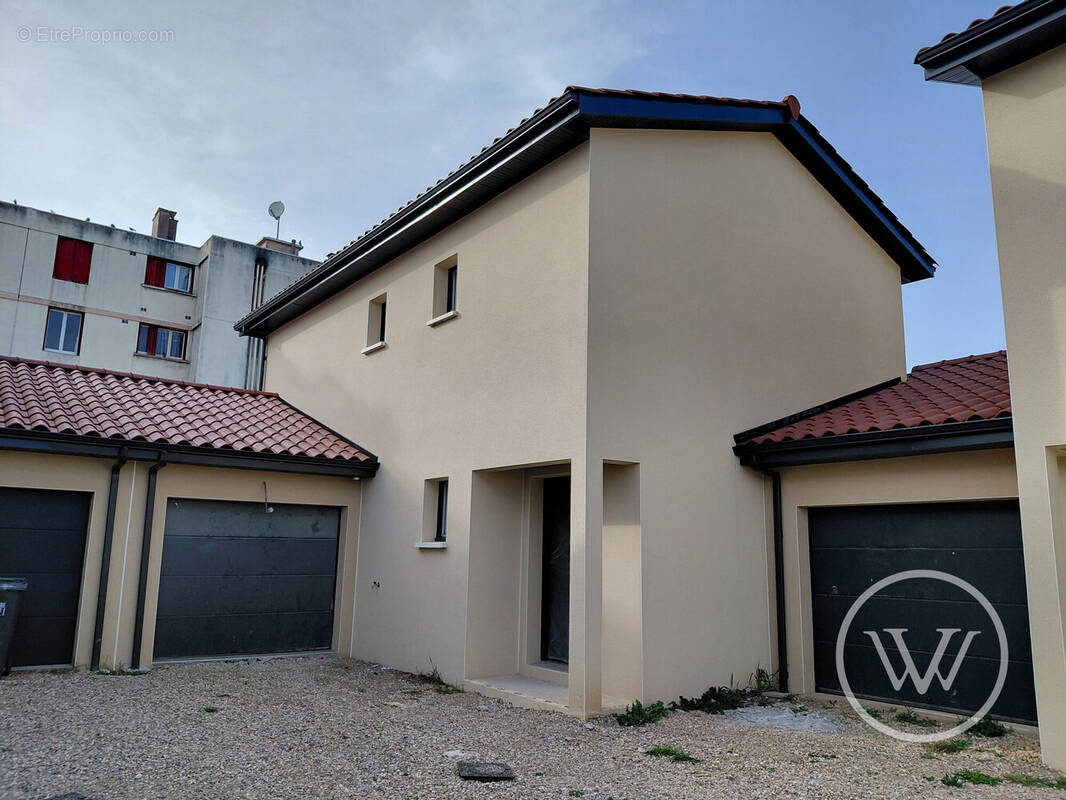 Maison à LE PEAGE-DE-ROUSSILLON