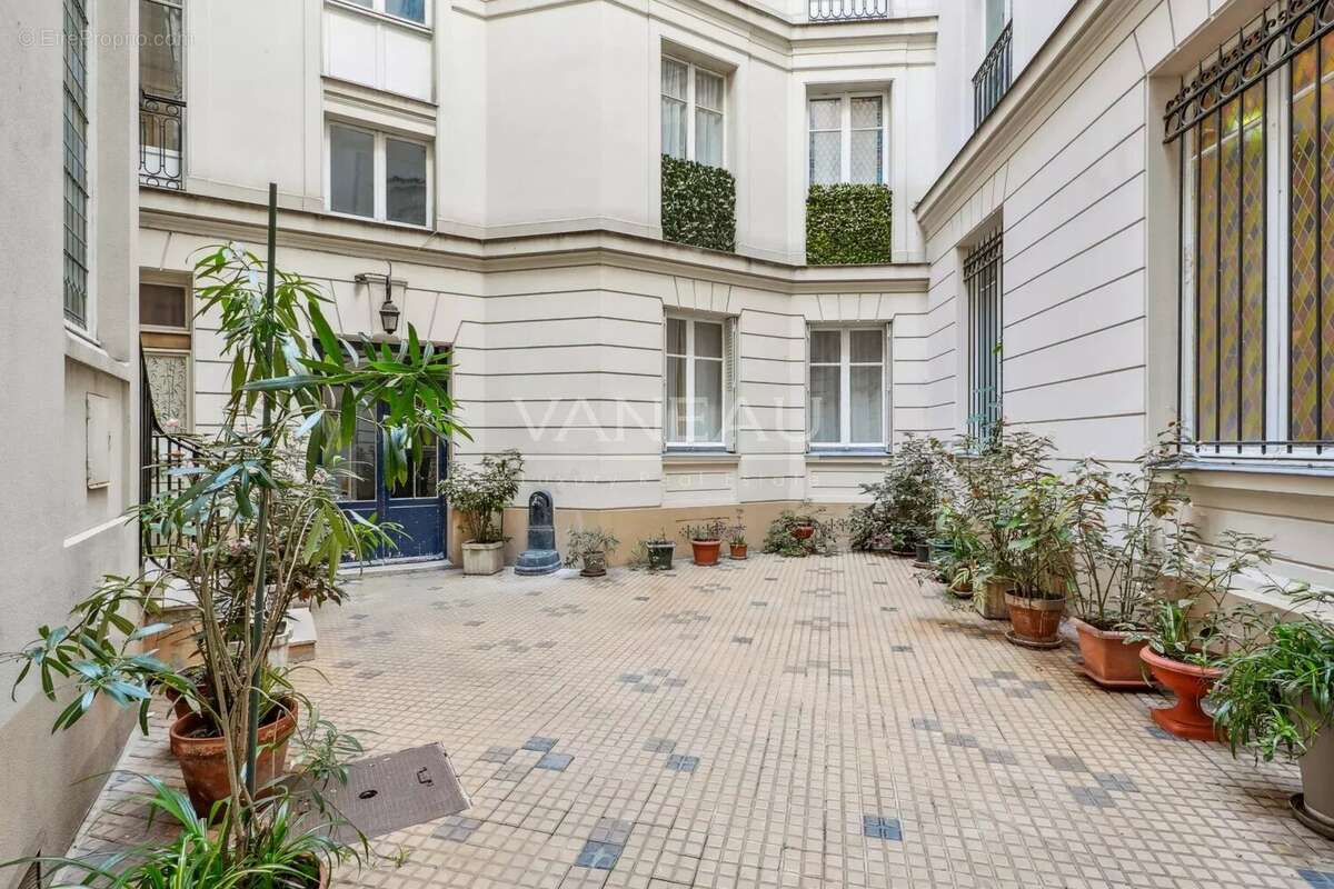 Appartement à PARIS-17E