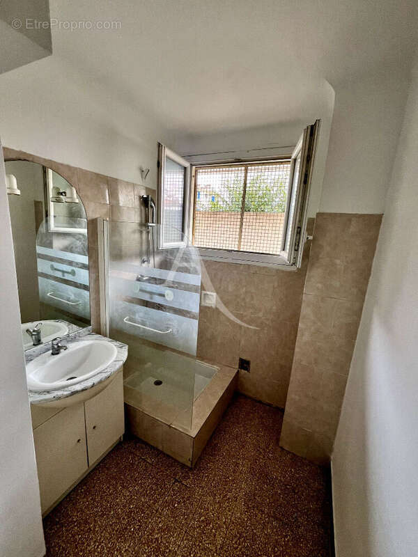 Appartement 3 pièces 51.57 m2 traversant parking et cave! - photo 3
