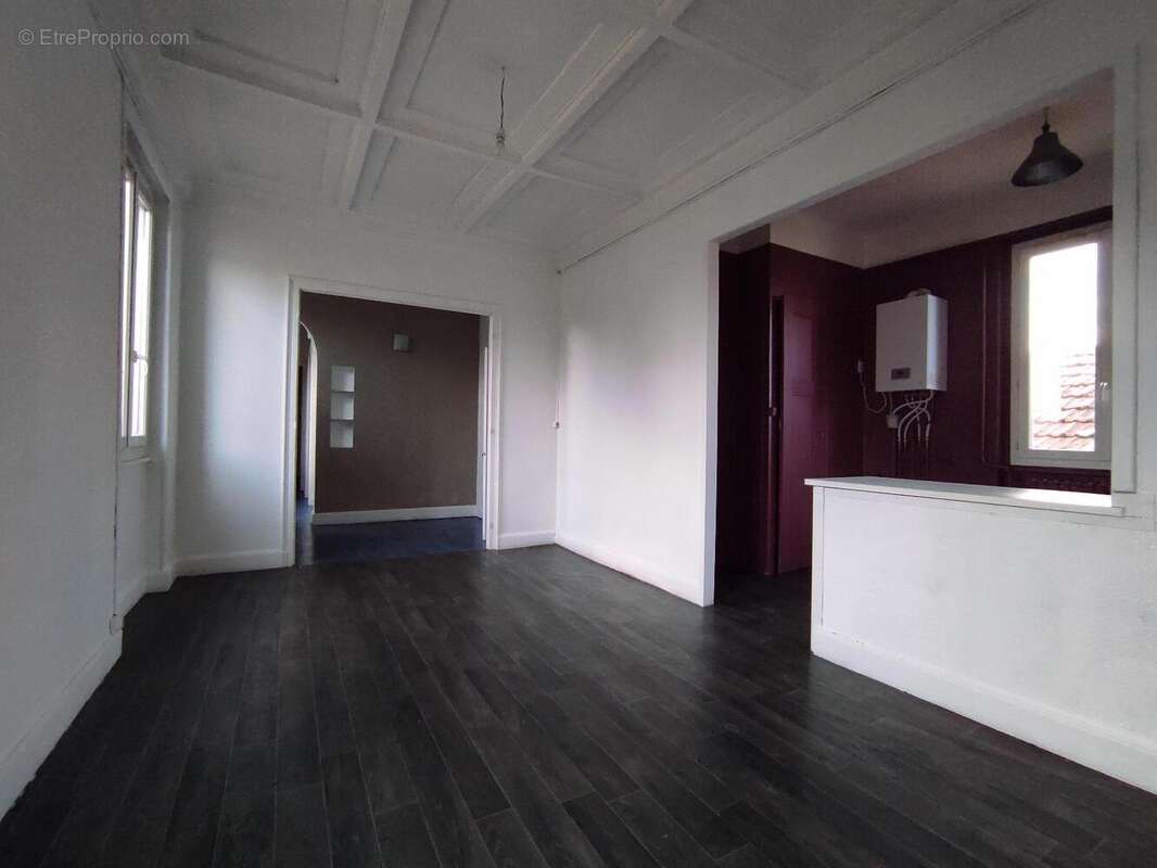   - Appartement à VILLEURBANNE