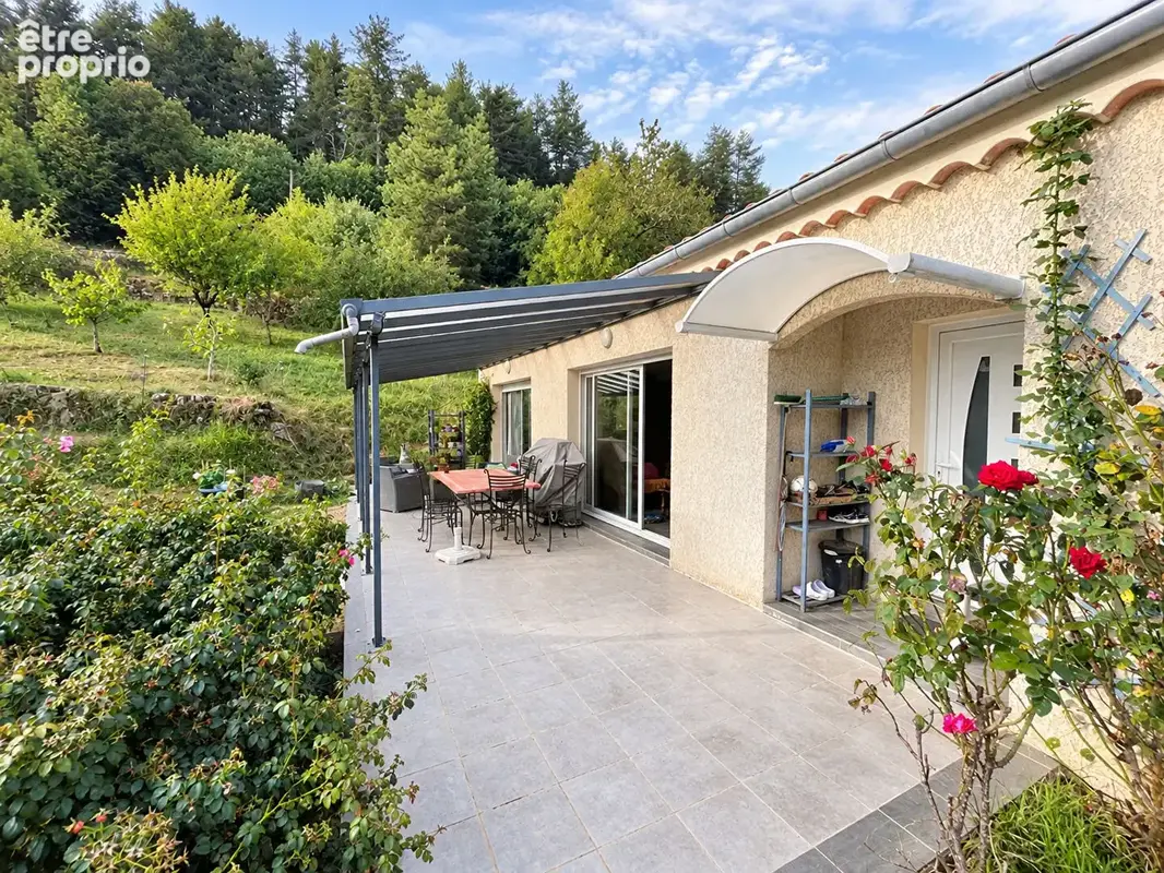 Maison 4 pièces - 102 m2 - double garage 90 m2 - dépendance 38 m2 -  terrain de 5 000 m2 + 30 000 m2 de bois - Lyas - photo 3
