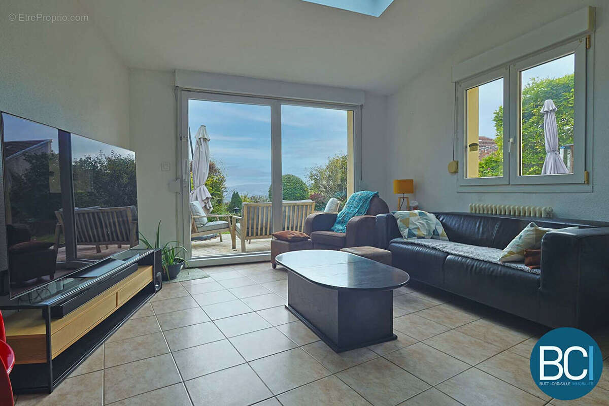 Maison à LAY-SAINT-CHRISTOPHE