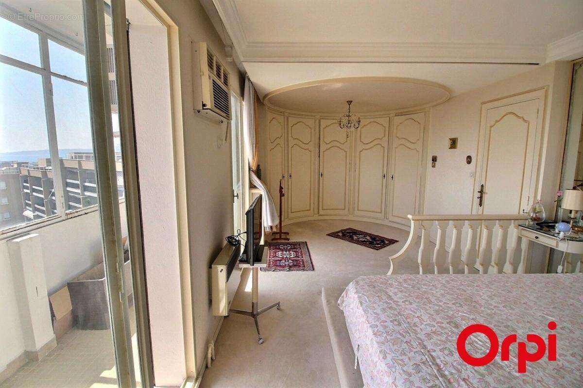 Appartement à MARSEILLE-1E