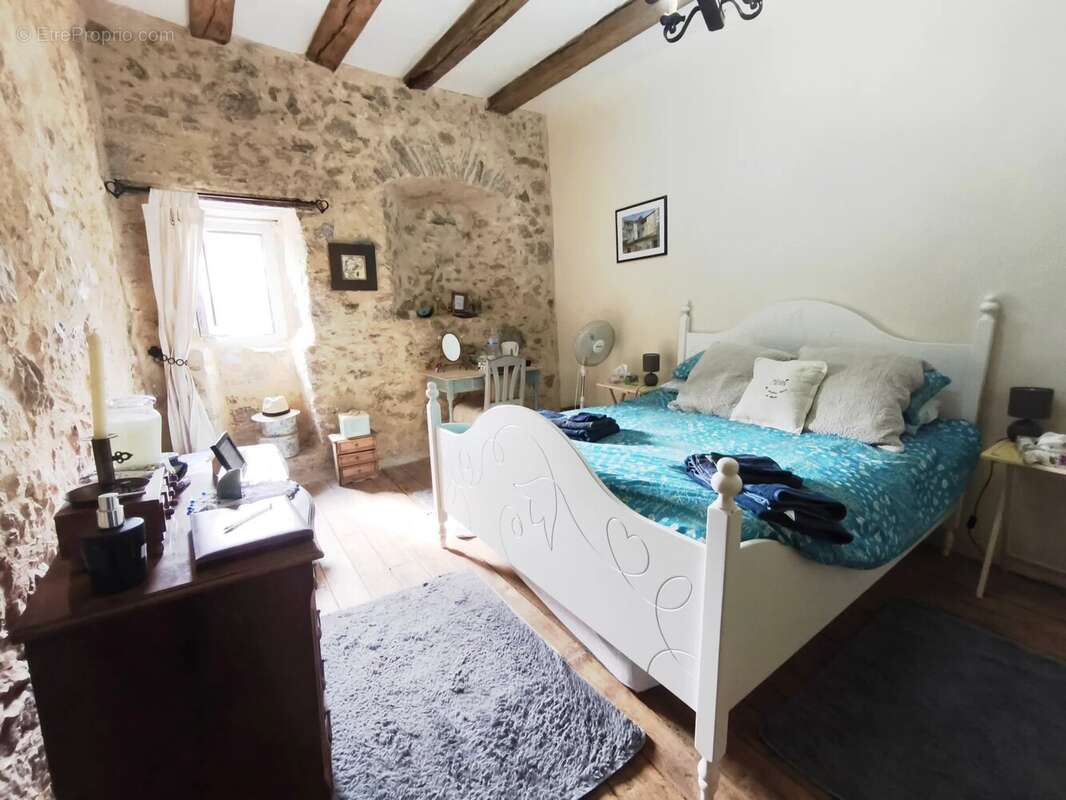 Domaine de Campagne Élégant du XIIIe Siècle avec Bois, Camping & Dépendances - photo 12