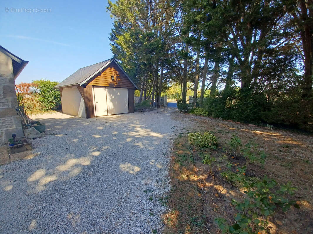 Situé à 35 min de BOURGES (18),  16 Min AVORD . Ensemble immobilier composé de deux maisons et isolé de voisin - photo 5