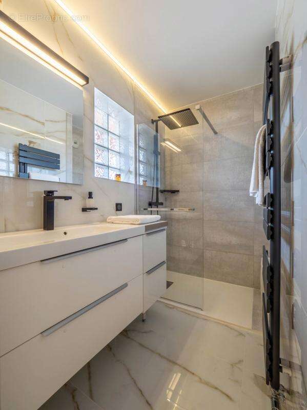 Appartement à VALLAURIS