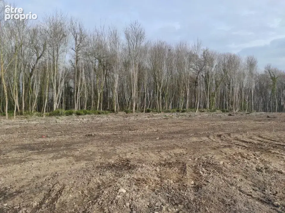 Terrain à SAINT-ETIENNE-DU-VAUVRAY