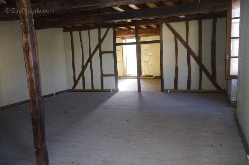 Commerce à VIC-FEZENSAC