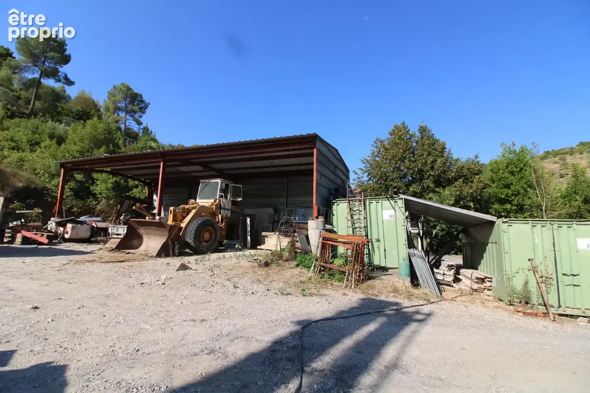 TERRAIN DE 4741 m2 avec hangar, bacs à sable et deux contenaires. - photo 6