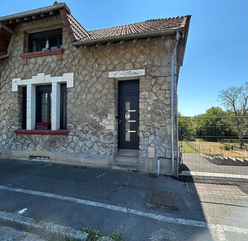 Maison à COUCY-LE-CHATEAU-AUFFRIQUE