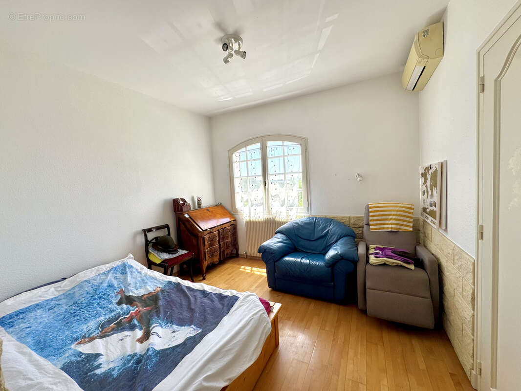 Maison 200m2 avec jardin et piscine - photo 8